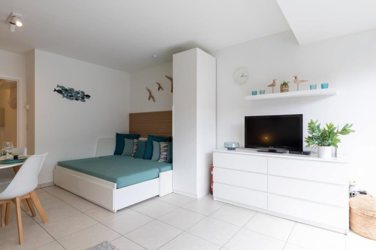 Апартаменты 'Blue Sea' - Studio In Ostend With Private Parking Экстерьер фото